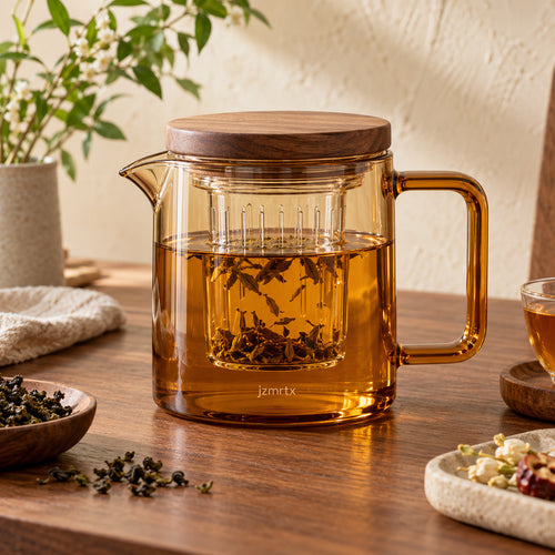jzmrtx Amber Glass Tea Steeper — lifestyle scene